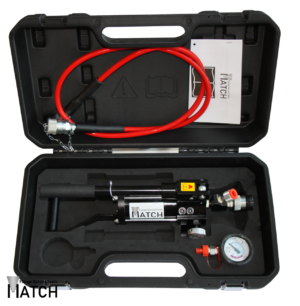 Hydraulic hand pump (HP350AEX) single connection with 1x red hydraulic hose in transport case