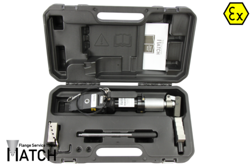 Integral flange spreader (HSW15TSCEX) with safety loop and safety block in transport case