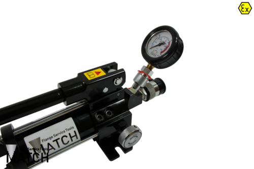Hydraulic hand pump (P350AEX) single connection, solo, close-up