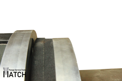 Unaligned pipe flanges