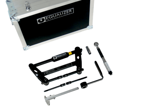 SG4TM firmy Equalizer z kluczem dynamometrycznym, nasadką, blokadą zabezpieczającą, dwiema tulejami zaciskowymi M16, dwiema tulejami zaciskowymi M20 i walizką transportową